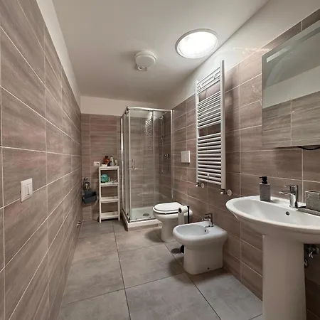 Apartment Oasi Moderna Indipendente Vicino All'aeroporto *
