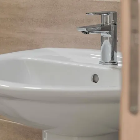 Oasi Moderna Indipendente Vicino All'aeroporto