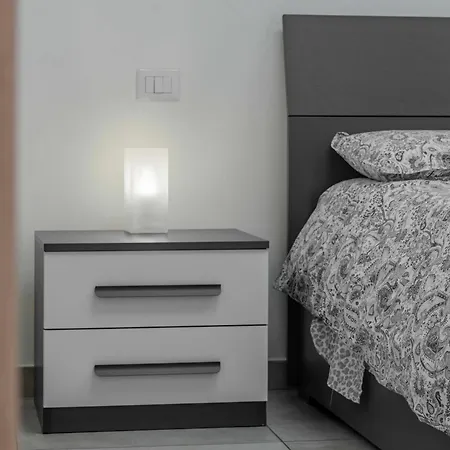 Apartamento Oasi Moderna Indipendente Vicino All'aeroporto *