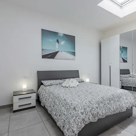 Apartamento Oasi Moderna Indipendente Vicino All'aeroporto *