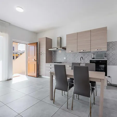Oasi Moderna Indipendente Vicino All'aeroporto Apartamento