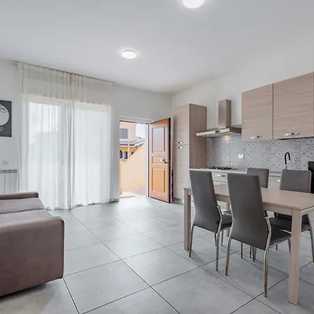 Oasi Moderna Indipendente Vicino All'aeroporto Apartamento *
