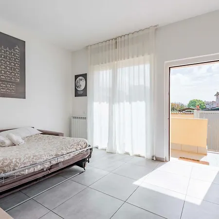 Oasi Moderna Indipendente Vicino All'aeroporto Apartamento *